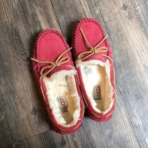 EUC UGG slippers size 6